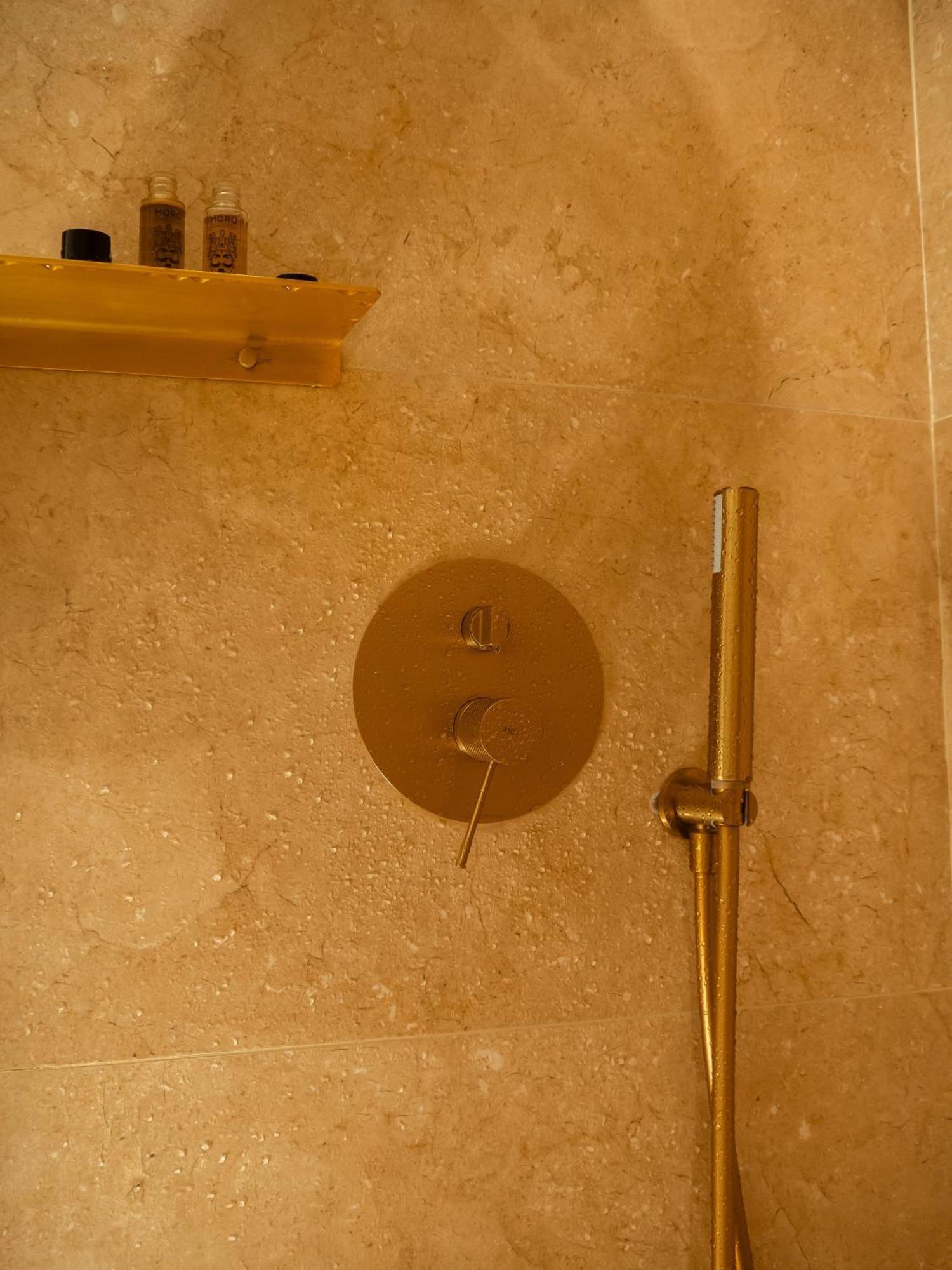 Taga Suites Катания Екстериор снимка